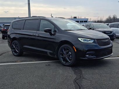 New 2026 Chrysler Pacifica Limited