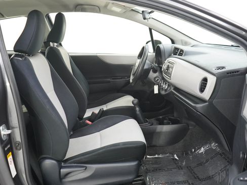 Used 2013 Toyota Yaris L FWD image 11