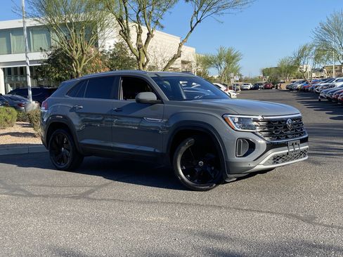 Used 2025 Volkswagen Atlas Cross Sport SE image 7