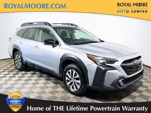 Used 2025 Subaru Outback Premium image 1