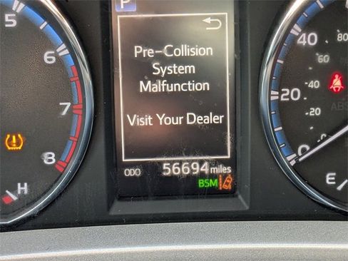 Used 2018 Toyota RAV4 Limited image 29