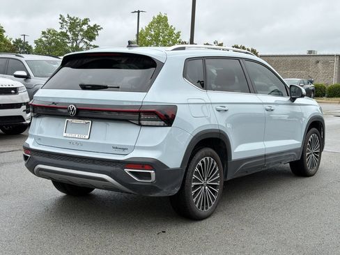 Used 2025 Volkswagen Taos SE FWD image 5