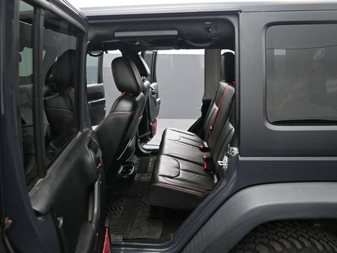 Used 2018 Jeep Wrangler Unlimited Rubicon AWD/4WD image 26