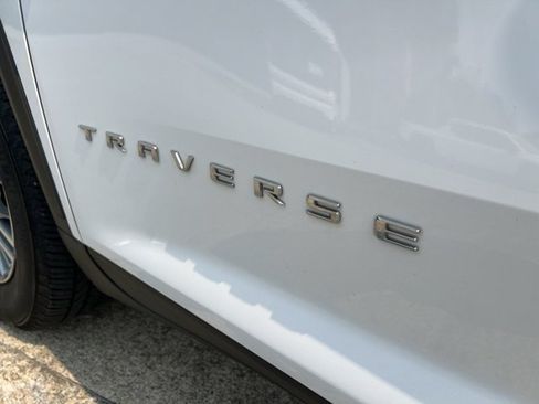 Used 2024 Chevrolet Traverse LT FWD image 32