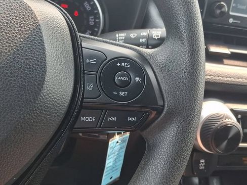 Used 2021 Toyota RAV4 LE AWD/4WD image 21