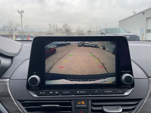 Used 2025 Nissan Altima 2.5 SV image 17