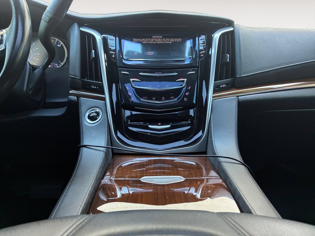 Used 2020 Cadillac Escalade ESV Premium Luxury AWD/4WD image 11