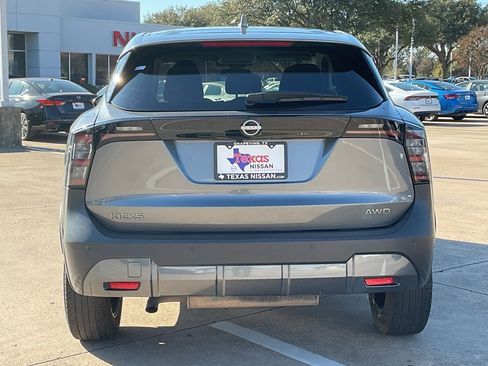 Used 2025 Nissan Kicks SV image 6