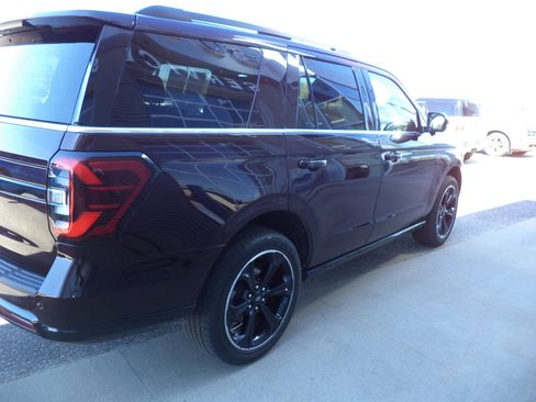 Used 2023 Ford Expedition Limited AWD/4WD image 6