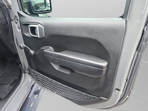 Used 2020 Jeep Wrangler Sport image 31