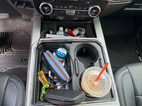 Used 2022 Ford F350 Lariat w/ Chrome Package image 9