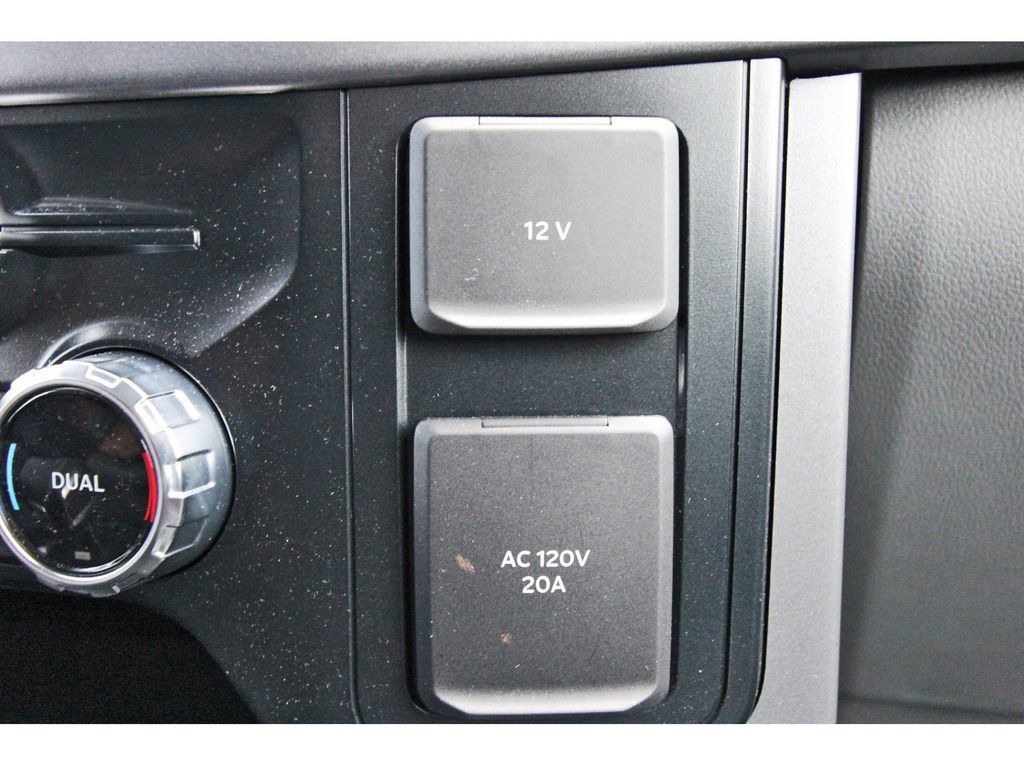 Used 2025 Ford F150 Lightning XLT AWD/4WD image 30