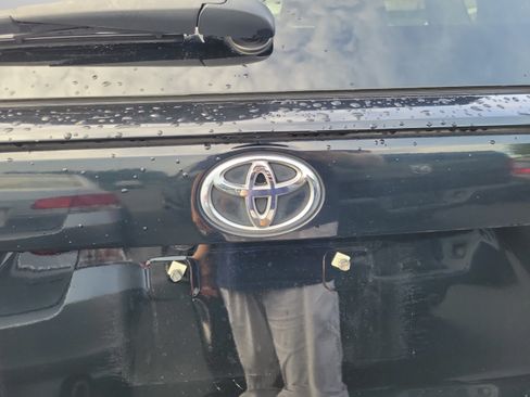Used 2019 Toyota RAV4 LE FWD image 20