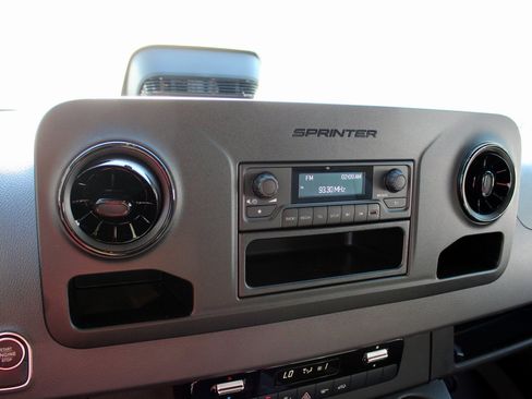 Used 2025 Mercedes-Benz Sprinter 2500 image 16