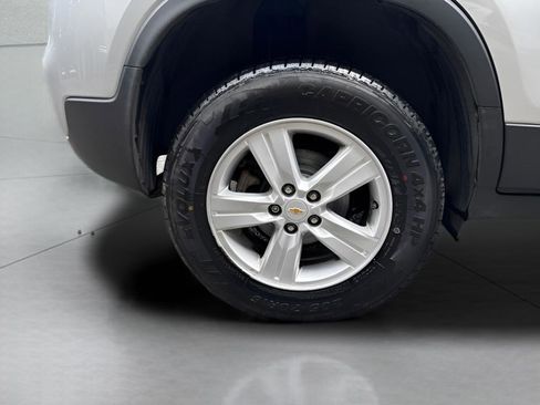 Used 2020 Chevrolet Trax LT w/ LT Convenience Package AWD/4WD image 15