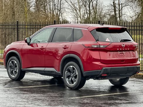 Used 2024 Nissan Rogue SV image 5