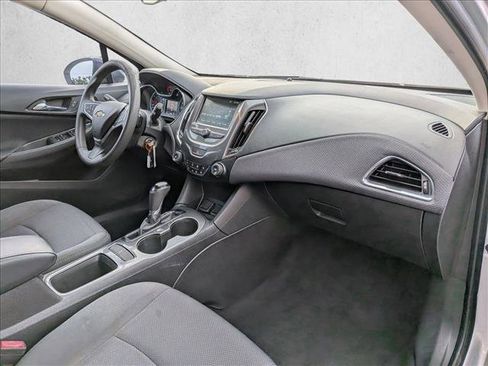Used 2018 Chevrolet Cruze LT FWD image 21