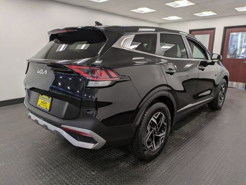 Used 2024 Kia Sportage LX image 4