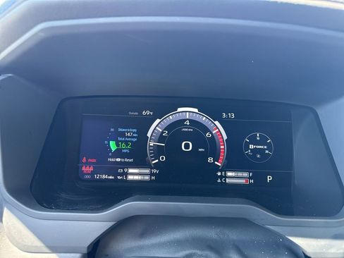 Used 2025 Toyota Tundra Platinum AWD/4WD image 27