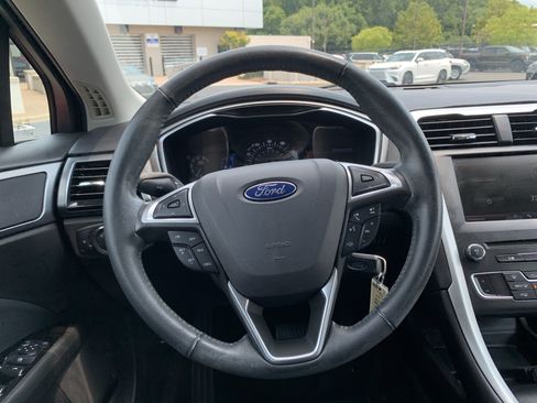 Used 2016 Ford Fusion SE FWD image 18