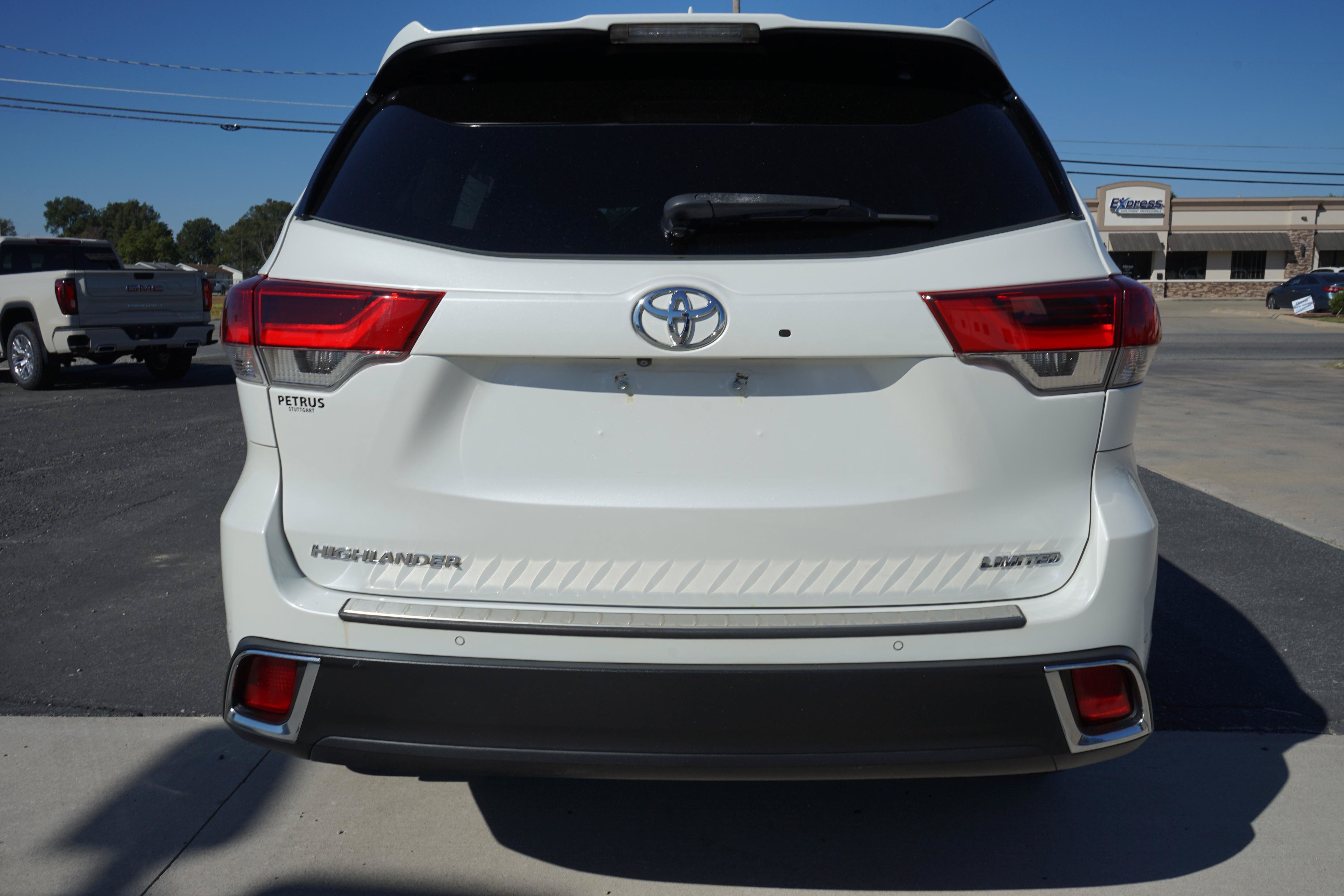 Used 2019 Toyota Highlander Limited FWD image 4