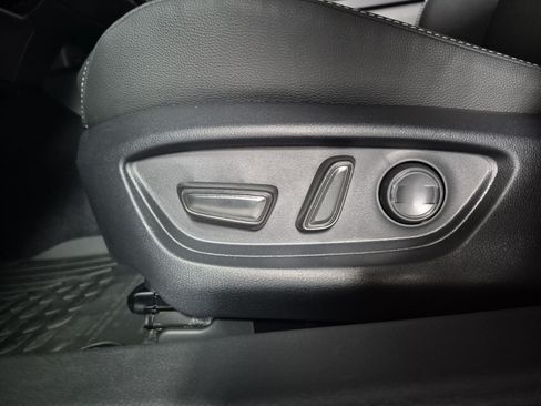 New 2026 Toyota Camry Hybrid FWD image 16