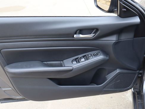 Used 2024 Nissan Altima 2.5 SV FWD image 19