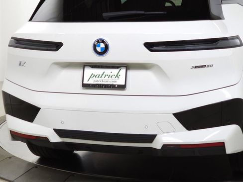 Used 2024 BMW iX xDrive50 w/ Sport Package AWD/4WD image 9