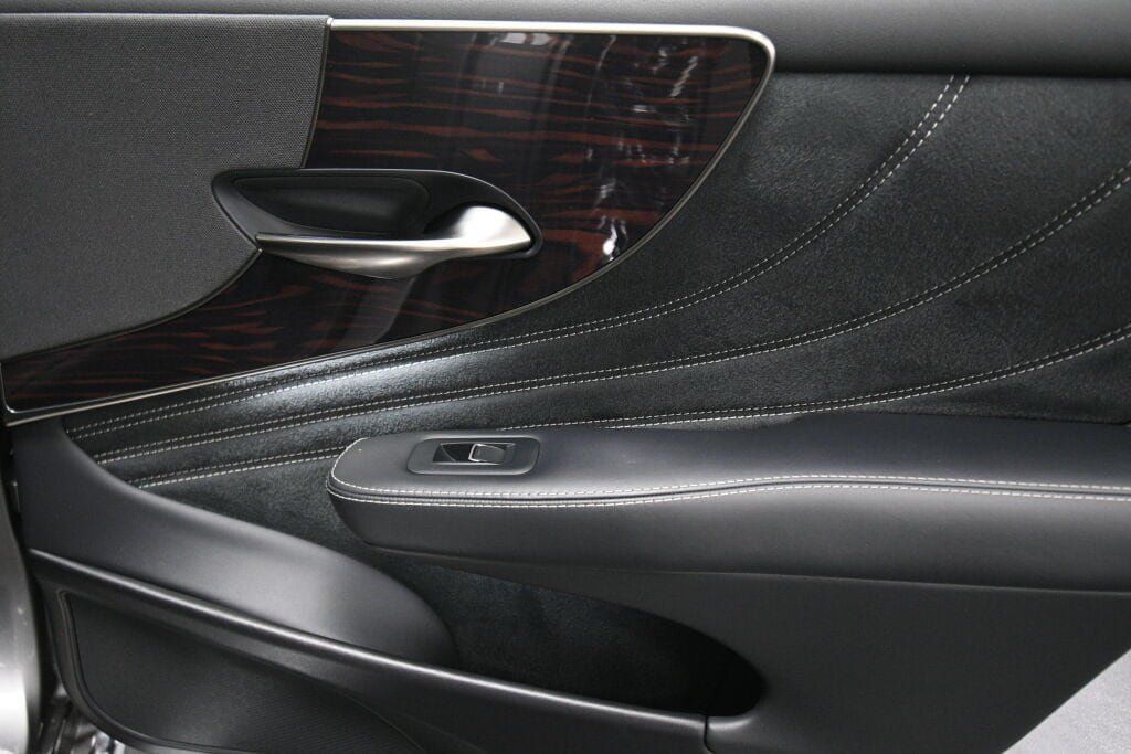 Used 2023 Lexus LS 500 AWD image 27