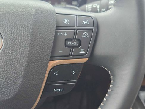 Used 2025 Toyota Crown Signia XLE image 36