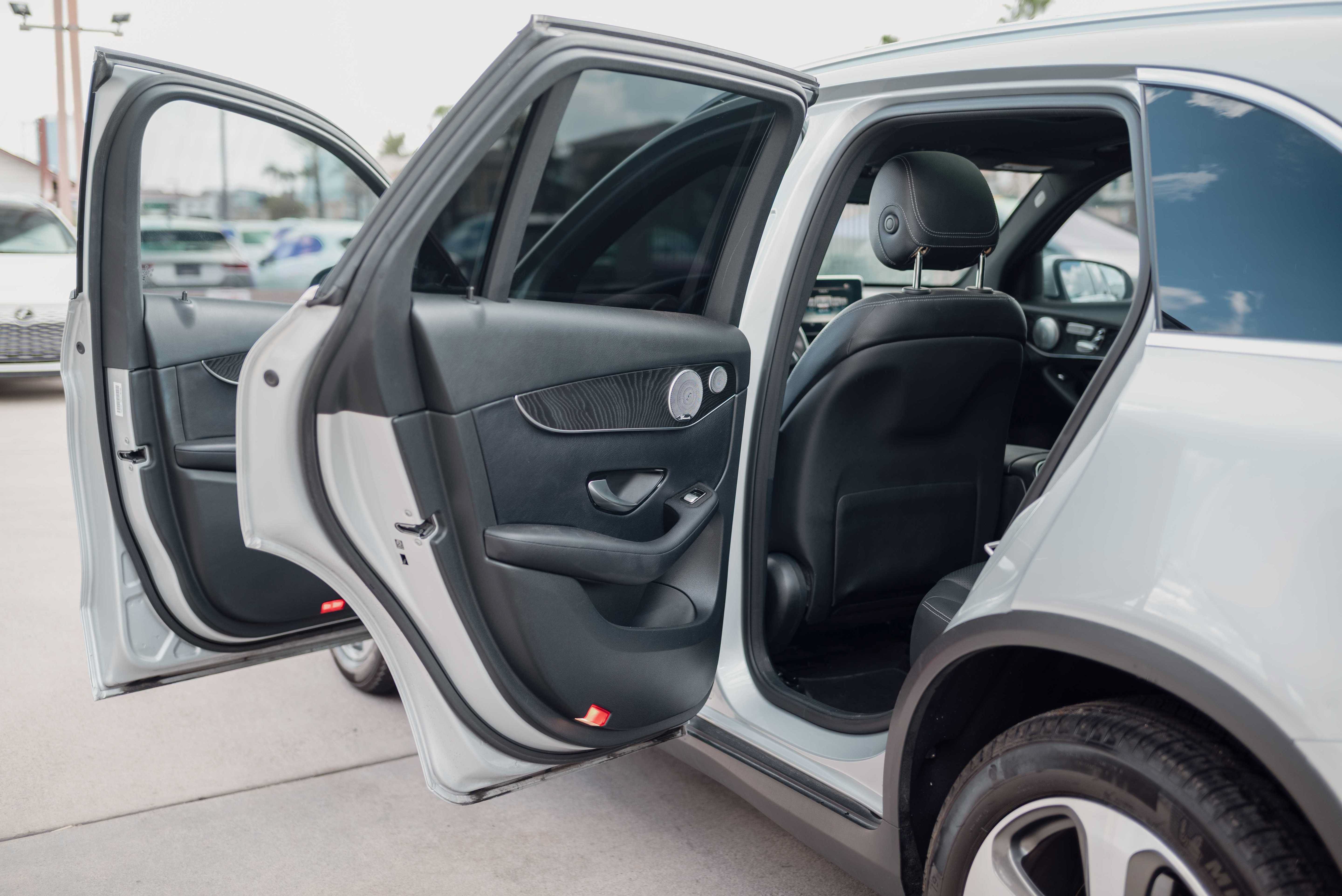 Used 2017 Mercedes-Benz GLC 300 w/ Premium 2 Package image 10