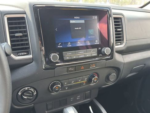 Used 2024 Nissan Frontier SV image 14