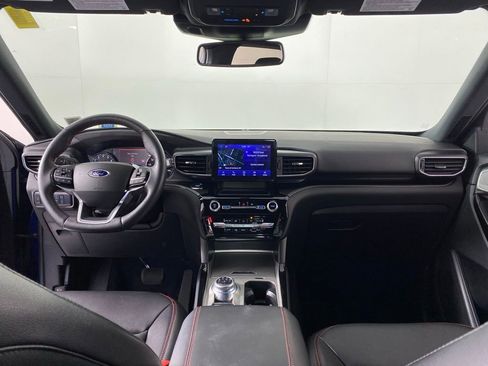Used 2022 Ford Explorer ST-Line image 3