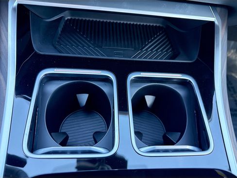 New 2026 BMW 750e xDrive image 30