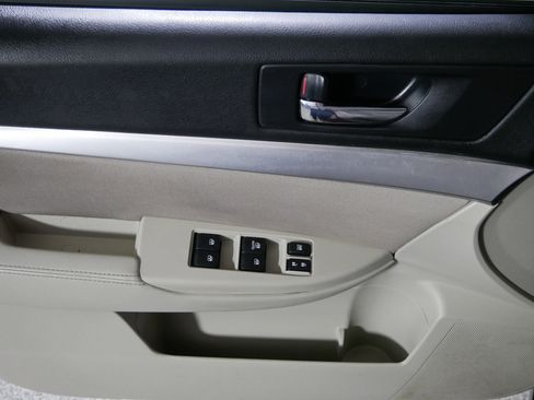 Used 2014 Subaru Outback 2.5i Premium image 19