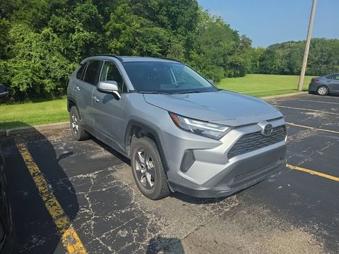 Used 2025 Toyota RAV4 XLE FWD image 3