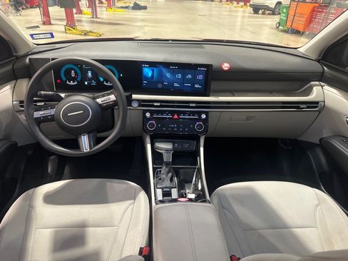 Used 2025 Hyundai Tucson SEL FWD image 41