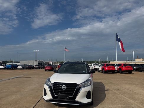 Certified 2024 Nissan Kicks SV FWD image 6