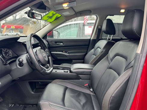 Used 2023 Nissan Pathfinder SL w/ Black Appearance Package image 26