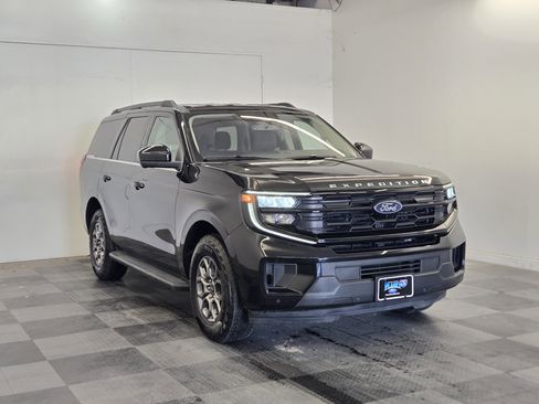 Certified 2025 Ford Expedition Active image 2
