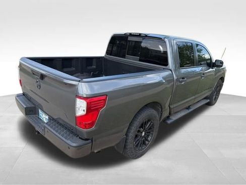 Used 2019 Nissan Titan SV w/ SV Convenience Package image 4
