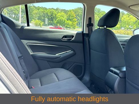 Used 2024 Nissan Altima 2.5 SV FWD image 10