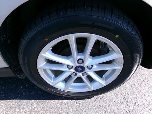 Used 2016 Ford Focus SE FWD image 25