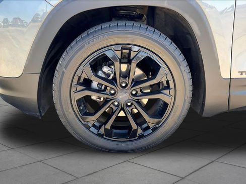 Used 2020 GMC Terrain SLE w/ Driver Convenience Package FWD image 11