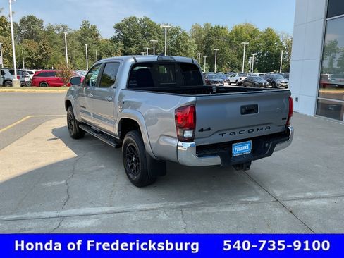 Used 2019 Toyota Tacoma SR5 w/ Four Season Floor Mat Package AWD/4WD image 4