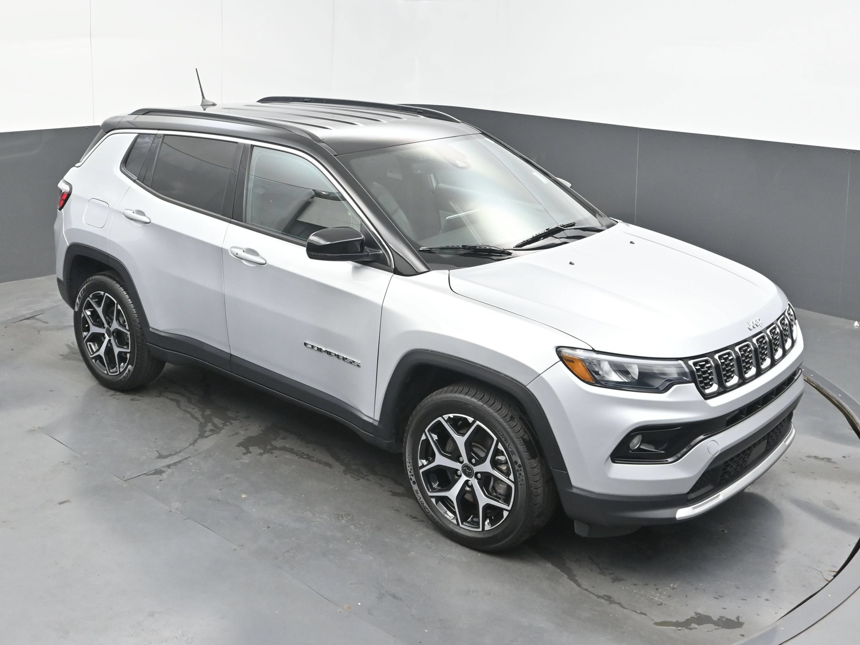 Used 2025 Jeep Compass Limited AWD/4WD image 32