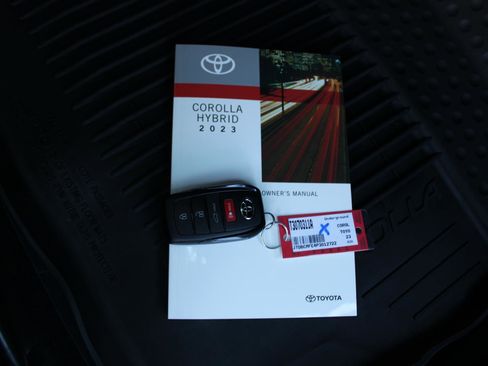 Used 2023 Toyota Corolla XLE image 27