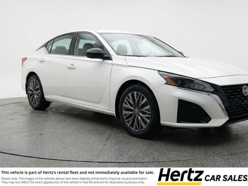 Used 2025 Nissan Altima 2.5 SV image 1