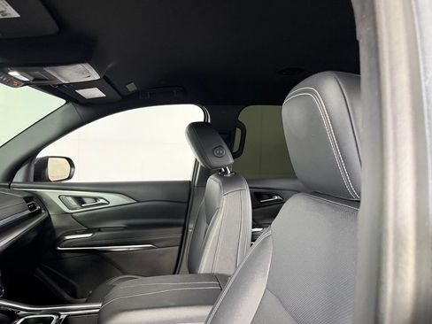 Used 2025 Chevrolet Traverse LT FWD image 23