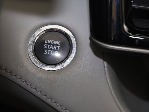 Used 2023 Toyota Highlander XLE image 32